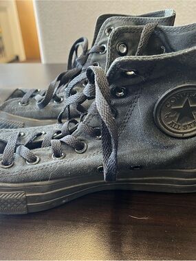 Converse black All Star High Top Sneakers - unisex- men’s 7 woman’s 9 EUC